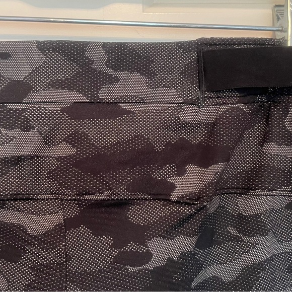 Lululemon Gray Camo Athletic Shorts - Picture 5 of 6